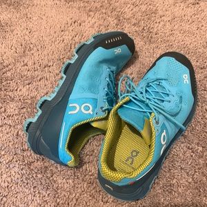 On Cloudventure Trail Sneakers Size 6. Very lightly worn. Excellent condition.